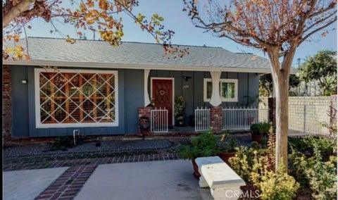 Photo of 1724 Sombra Drive, Glendale, CA 91208 (MLS # SR26205592)