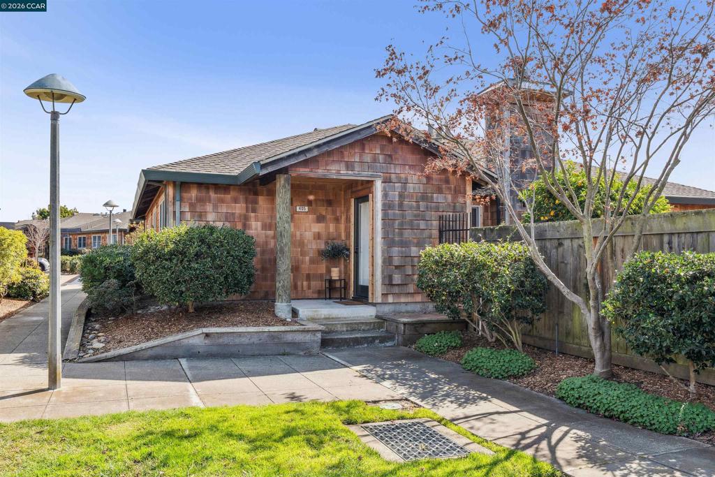 405 Centre Court Ct