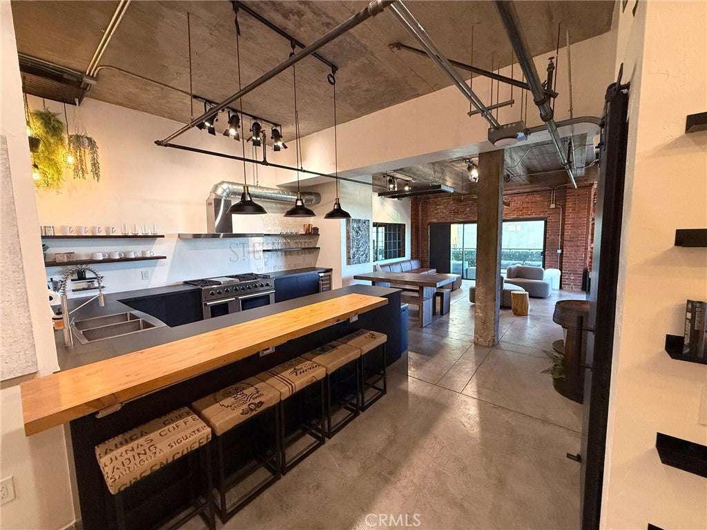 835 Locust AVE