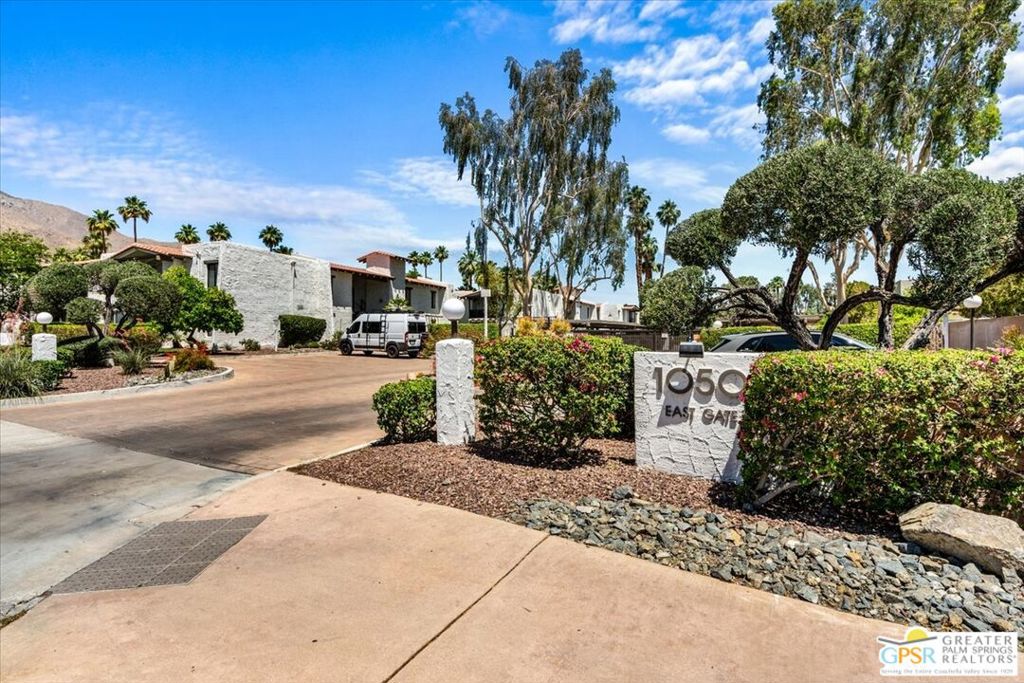 1050 E Ramon Road 15