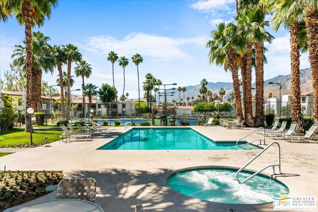 1050 E Ramon Road 15