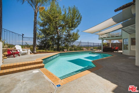Tiny photo for 40620 Via Diamante, Murrieta, CA 92562 (MLS # 26985911)
