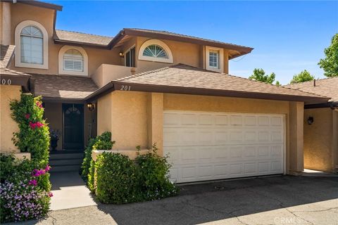 Photo of 22914 Banyan PL, Saugus, CA 91390 (MLS # SR26127705)