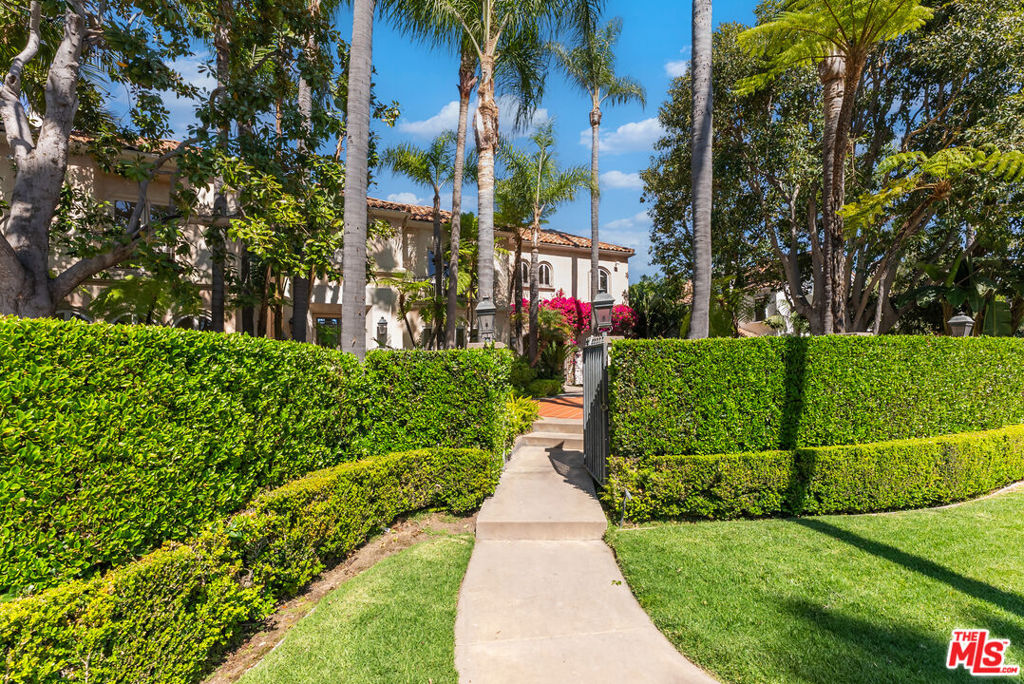 812 N BEDFORD Drive