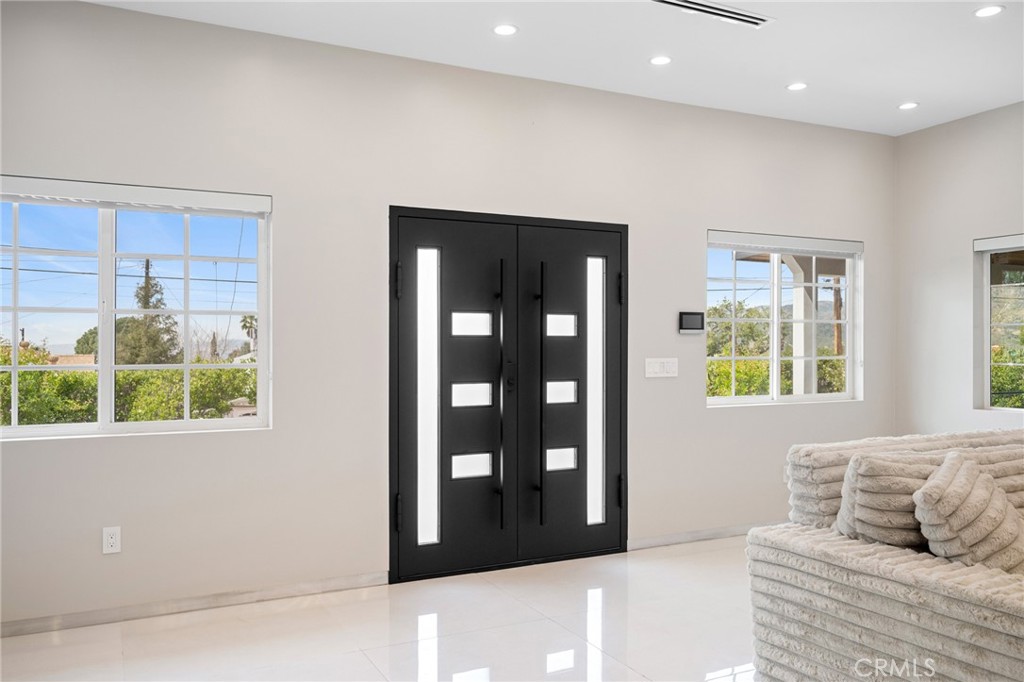 10510 Helendale Avenue