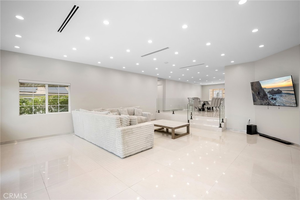 10510 Helendale Avenue