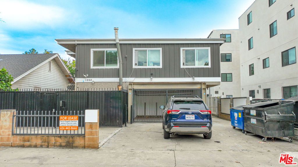 Photo of 1250 W 37th Street, Los Angeles, CA 90007 (MLS # 25619343)