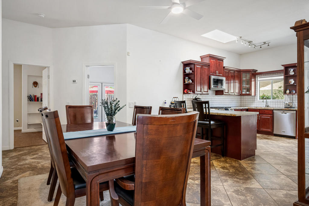 53595 Avenida Diaz