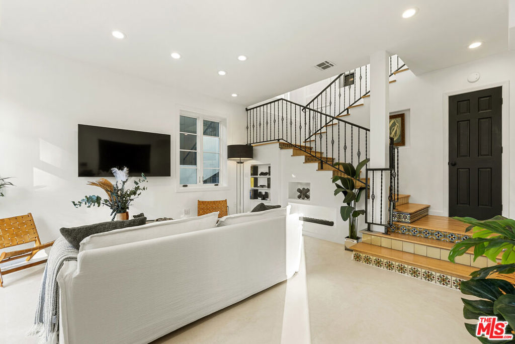 410 Entrada Drive