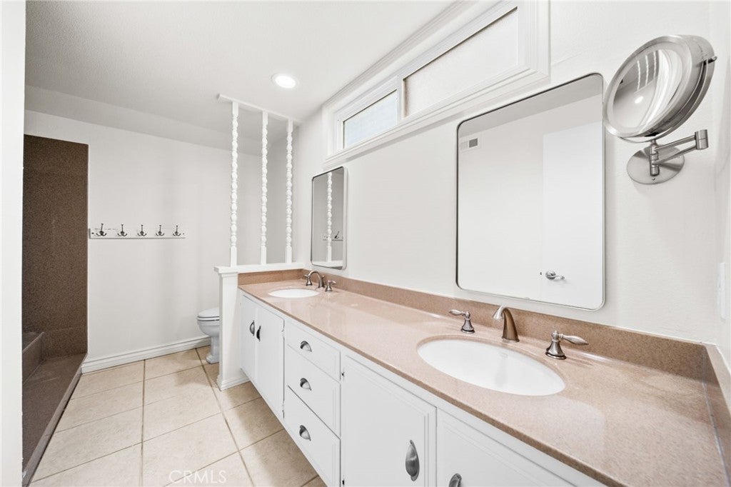 Lake Forest, California, 92630, United States, 5 Bedrooms Bedrooms, ,3 BathroomsBathrooms,Residential,Active,2021296