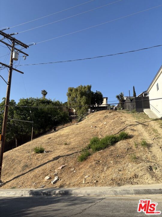 3909 Dobinson Street