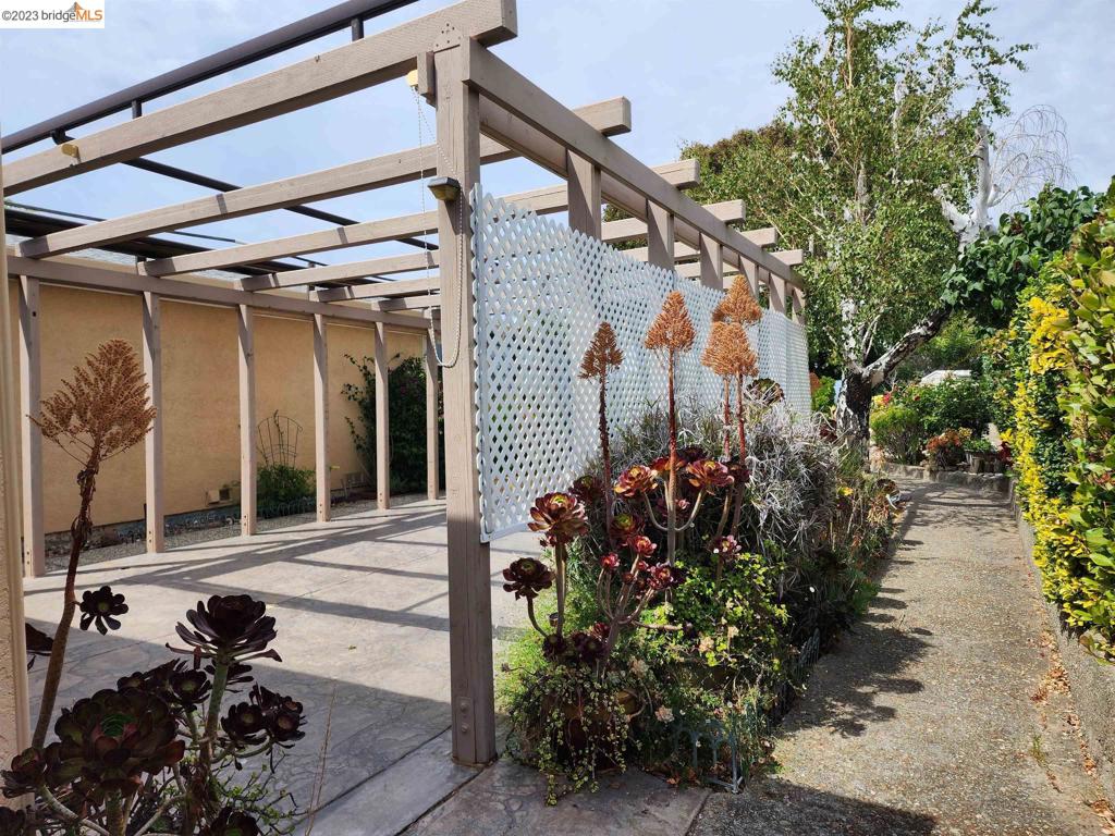 HILLSDALE - Residential