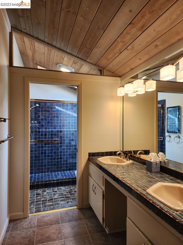 HILLSDALE - Residential