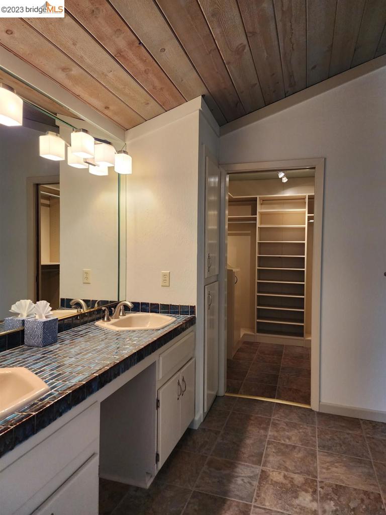 HILLSDALE - Residential