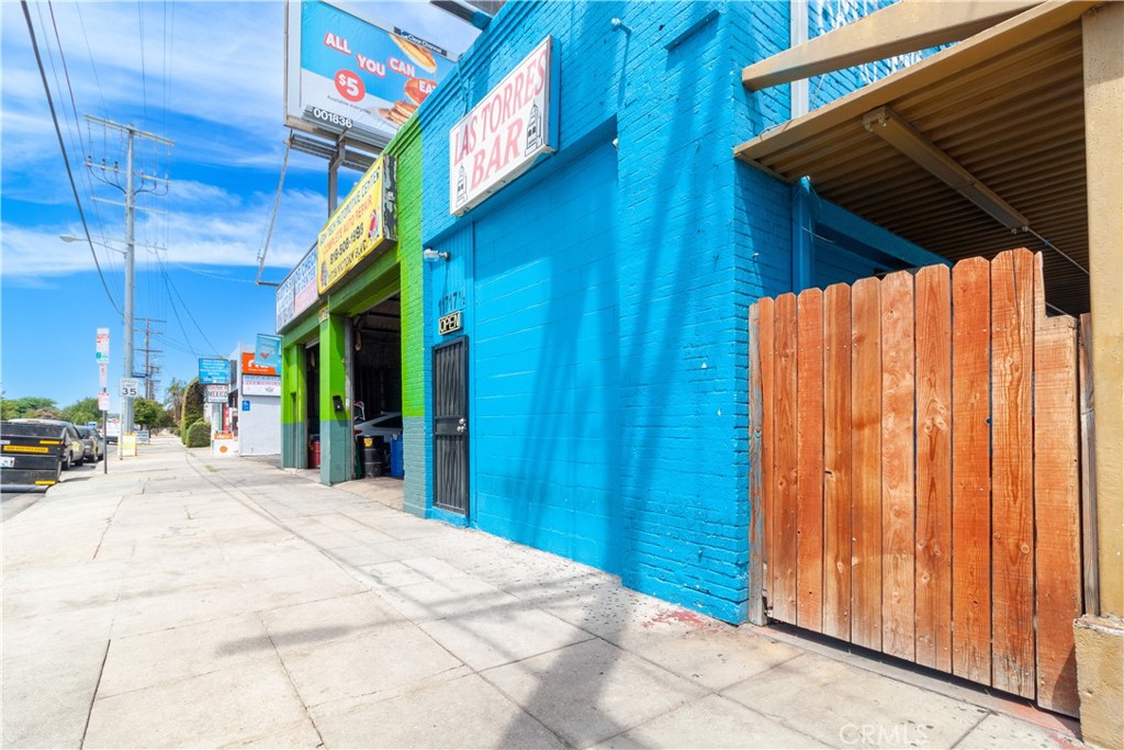 Properties 4 11717 Victory Boulevard