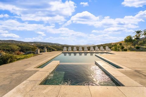 Photo of 38975 Vista Dawn Court, Temecula, CA 92592 (MLS # 219142377DA)