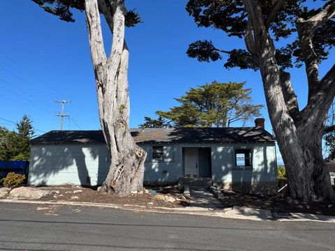 Photo of 1046 Balboa Avenue, Pacific Grove, CA 93950 (MLS # ML82038715)