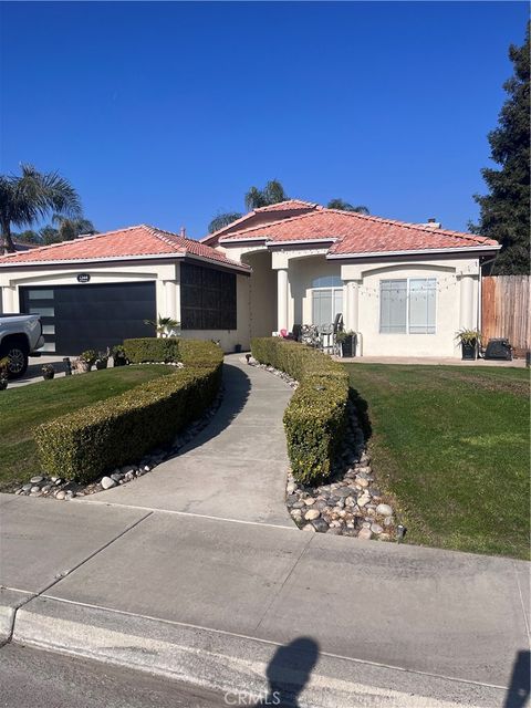 Photo of 1344 E Parkview Court, Visalia, CA 93292 (MLS # IV26041439)