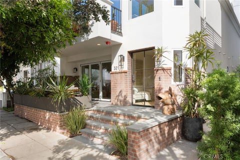 Photo of 321 3rd Street, Manhattan Beach, CA 90266 (MLS # SB26207499)