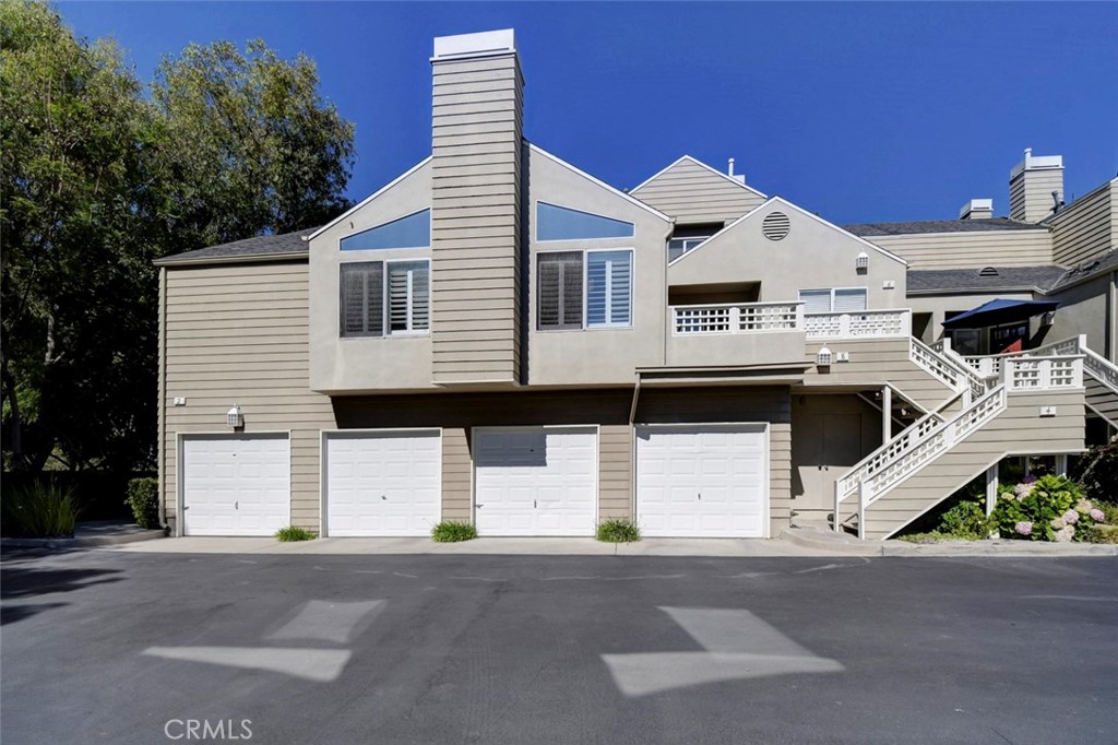 NO MELLO-ROOS! TURNKEY & FULLY UPGRADED!
Beautiful fully upgraded upper-level 1 bed + den (easily a 2nd bedroom) in sought-after Glenwood Village. Enjoy a remodeled kitchen with Allia Paris sink, quartz countertops, and black stainless appliances. Vaulted ceilings, custom gas fireplace, upgraded flooring, LED lighting, and plantation shutters throughout. Den makes a great office or guest room. Plenty of guest parking!
Resort-style amenities include a heated pool, spa, wading pool, tennis courts, gym, and adjacent park with basketball court and picnic area. No Mello Roos.
Don’t miss this one!