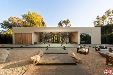 23340 Collins Street Woodland Hills CA 91367