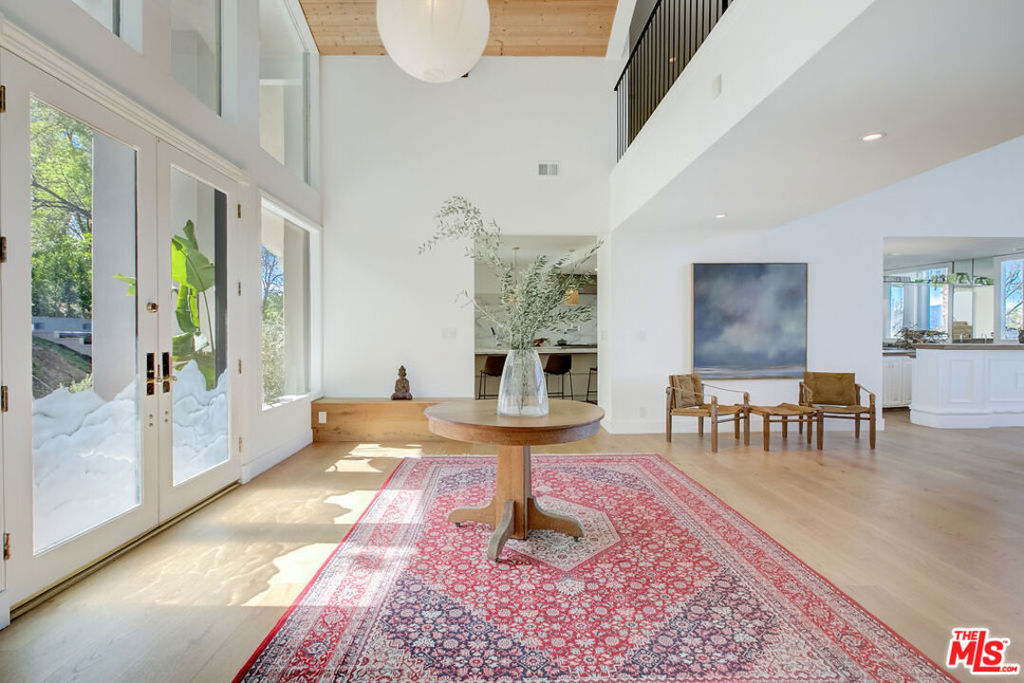 4915 WINNETKA Avenue