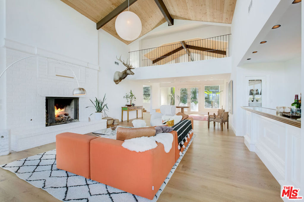 4915 WINNETKA Avenue