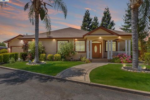 Photo of 1673 Richardson Court Ct, Concord, CA 94519 (MLS # 41099244) Photo of 1673 Richardson Court Ct, Concord, CA 94519 (MLS # 41099244)