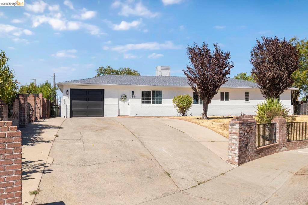 1361 Longshore CT