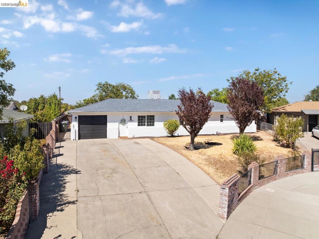 1361 Longshore CT