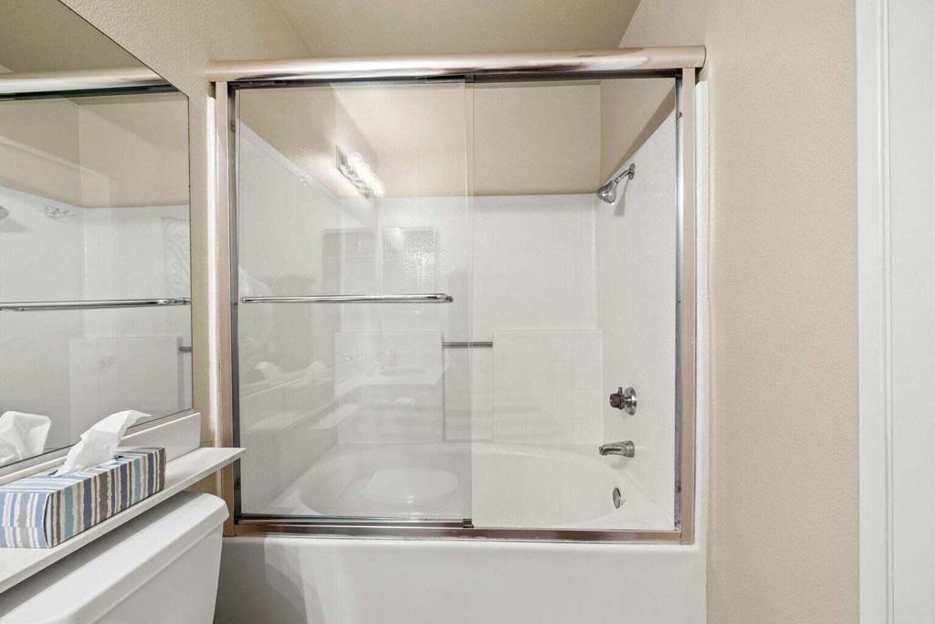 Palm Royale - Residential