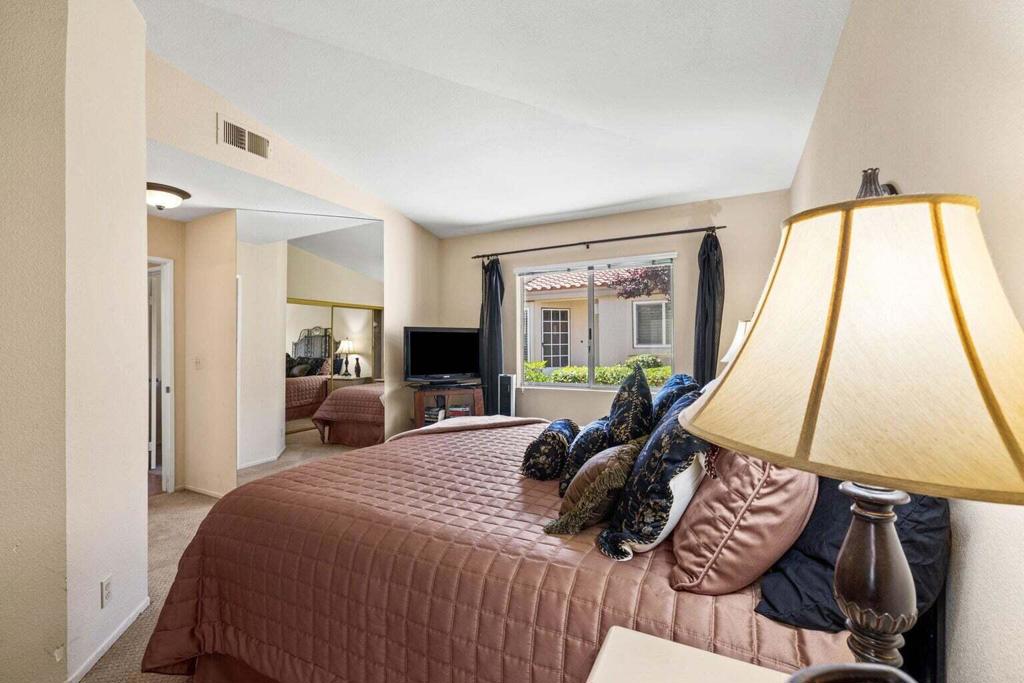 Palm Royale - Residential