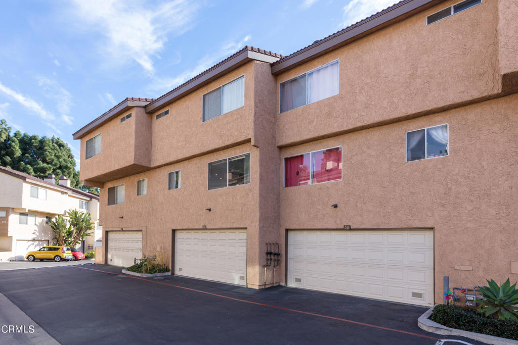 Victoria Gardens North 10 - 3210 - Residential Lease