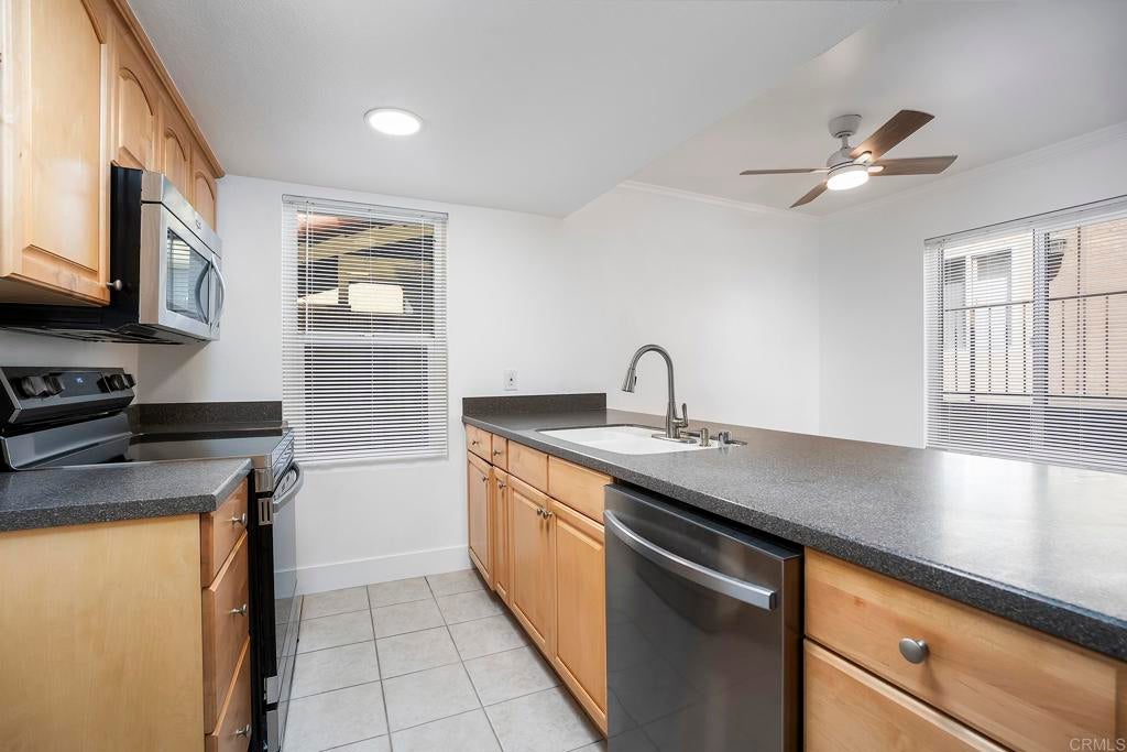 4222 Menlo Avenue 28