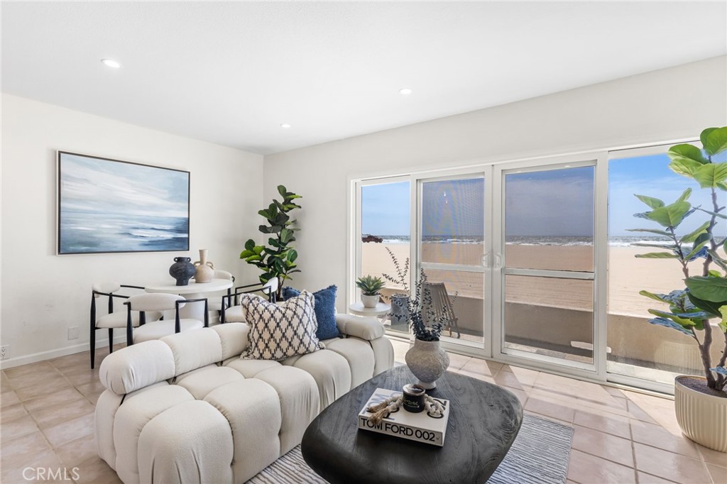 3012 W Oceanfront