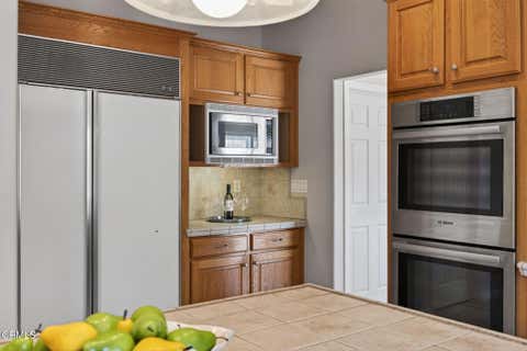 Tiny photo for 424 Roosevelt Court, Ventura, CA 93003 (MLS # V1-36586)