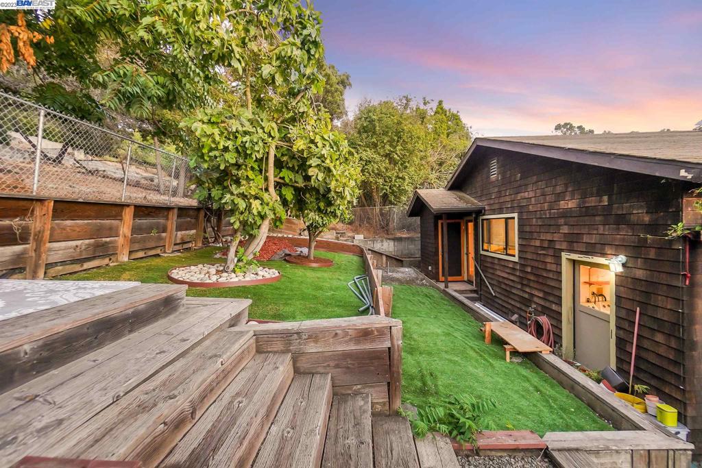 HAYWARD HILLS - Residential