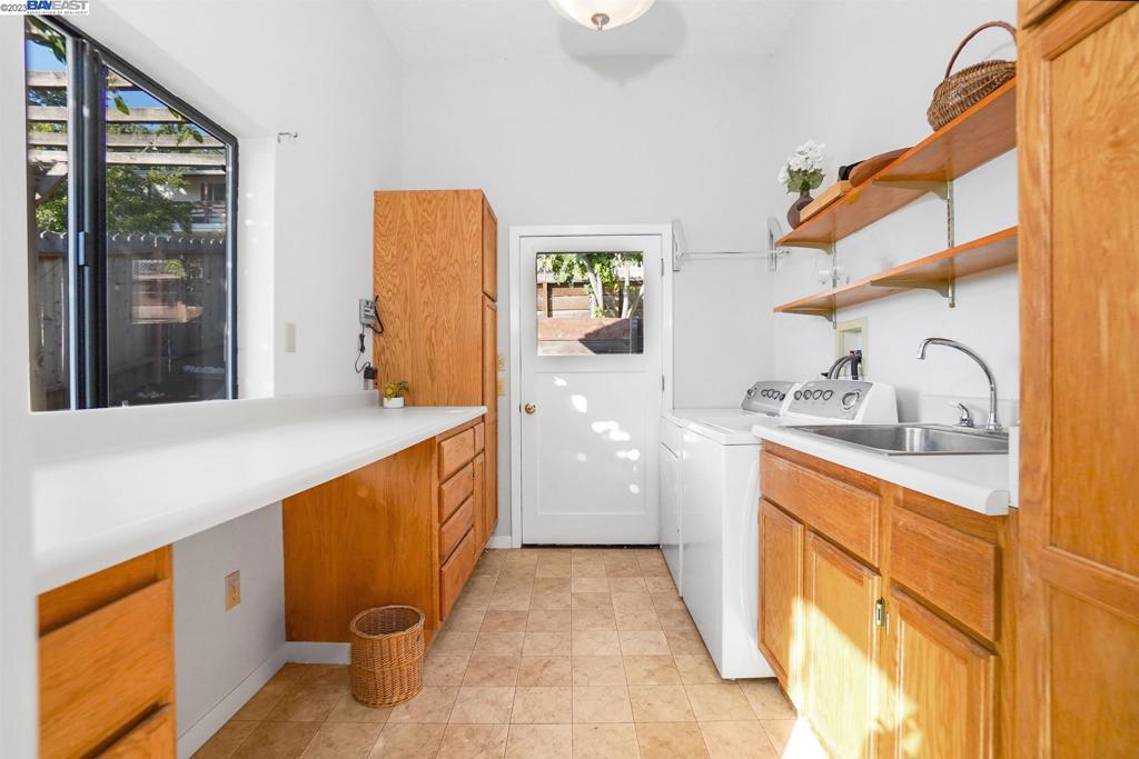 HAYWARD HILLS - Residential