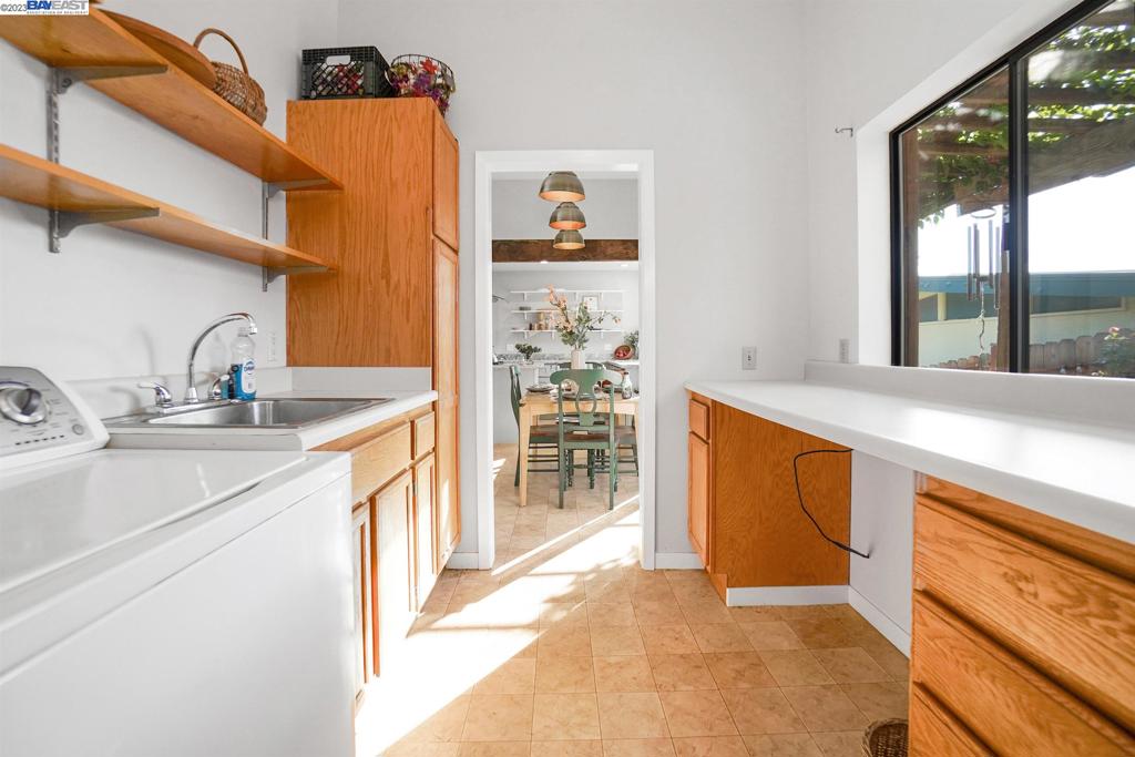 HAYWARD HILLS - Residential