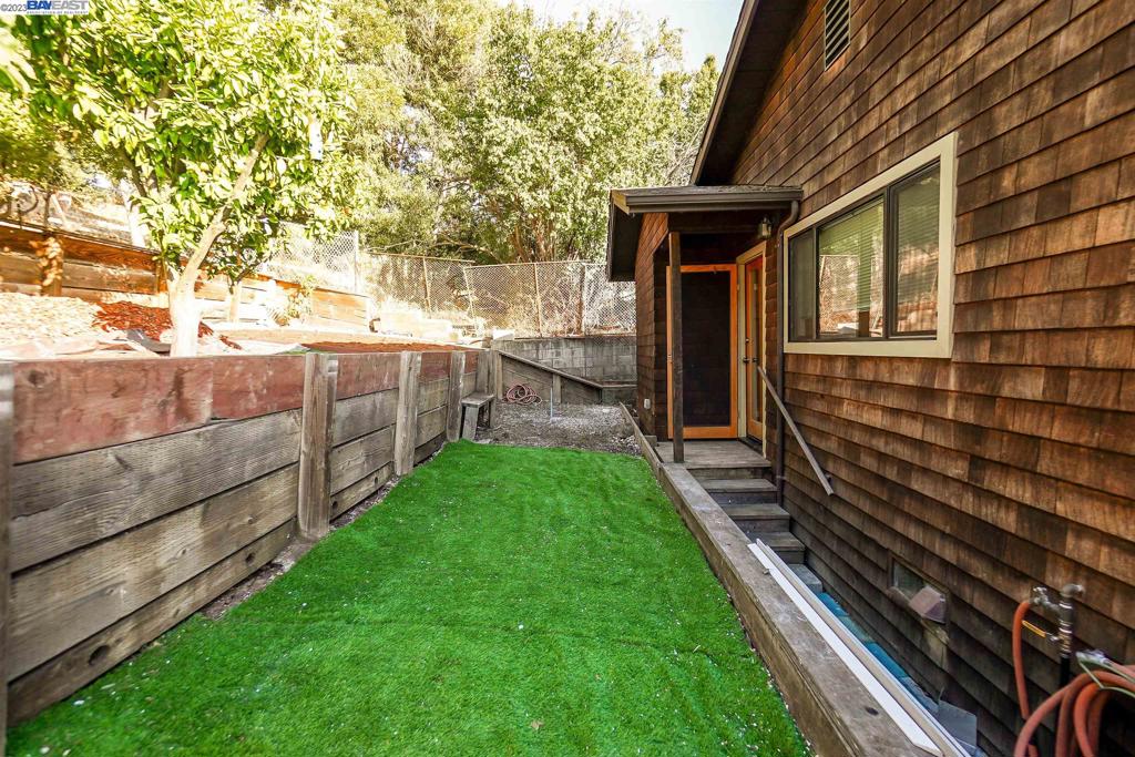 HAYWARD HILLS - Residential