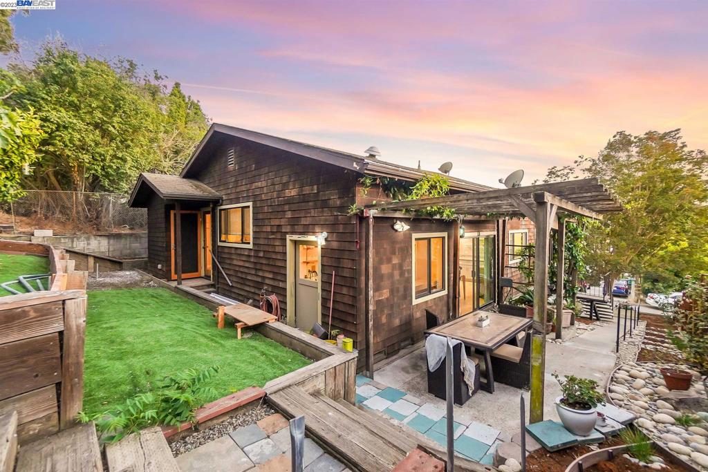 HAYWARD HILLS - Residential