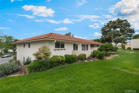 Photo of 2313 Via Puerta #Q, Laguna Woods, CA 92637 (MLS # OC26070594)