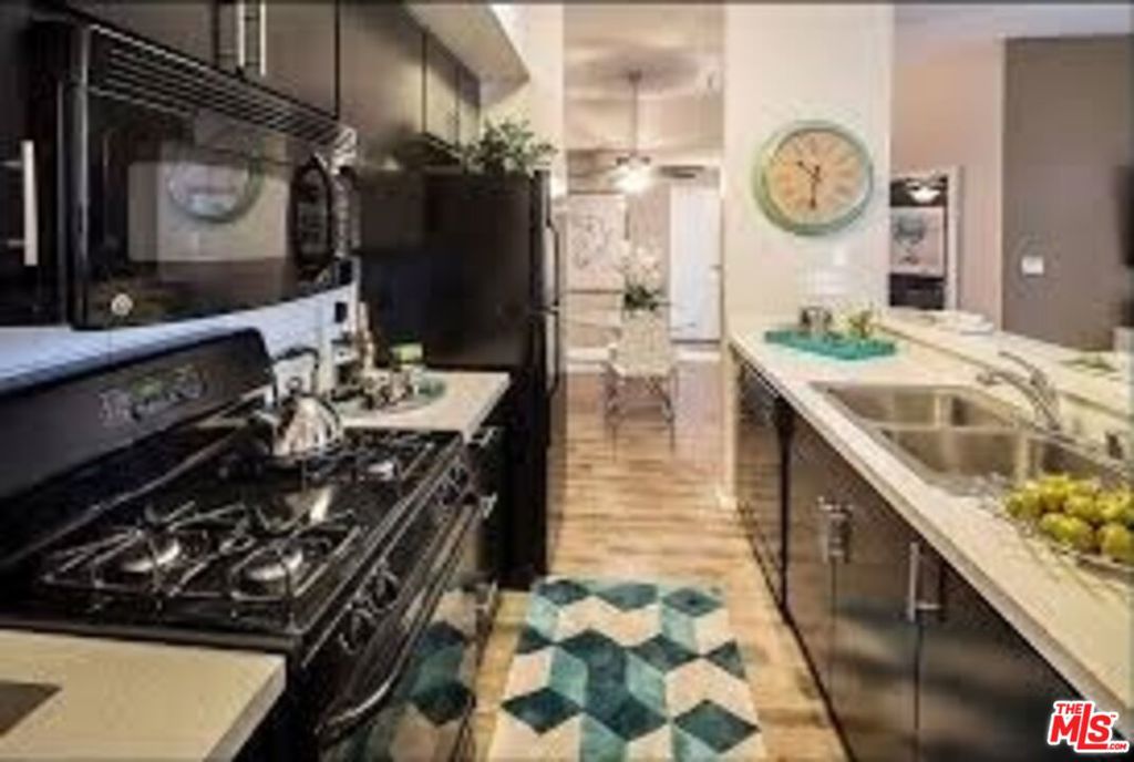 1443 N Fuller Avenue