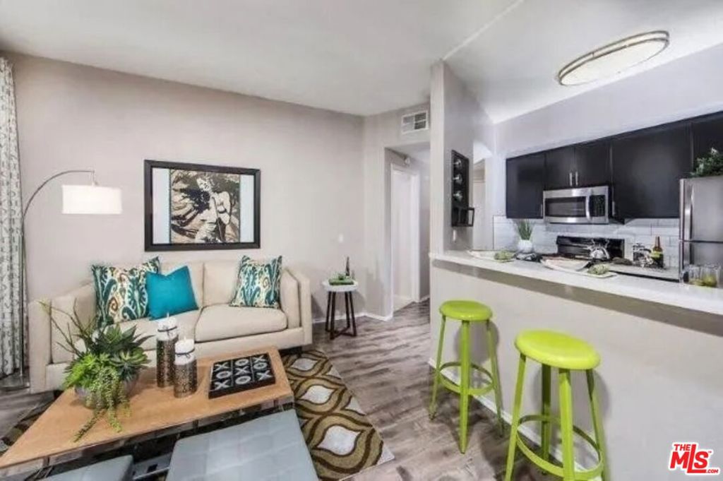 1443 N Fuller Avenue