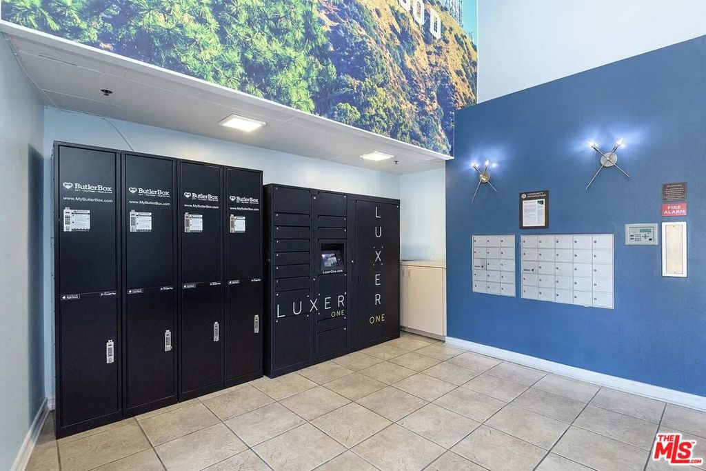 1443 N Fuller Avenue