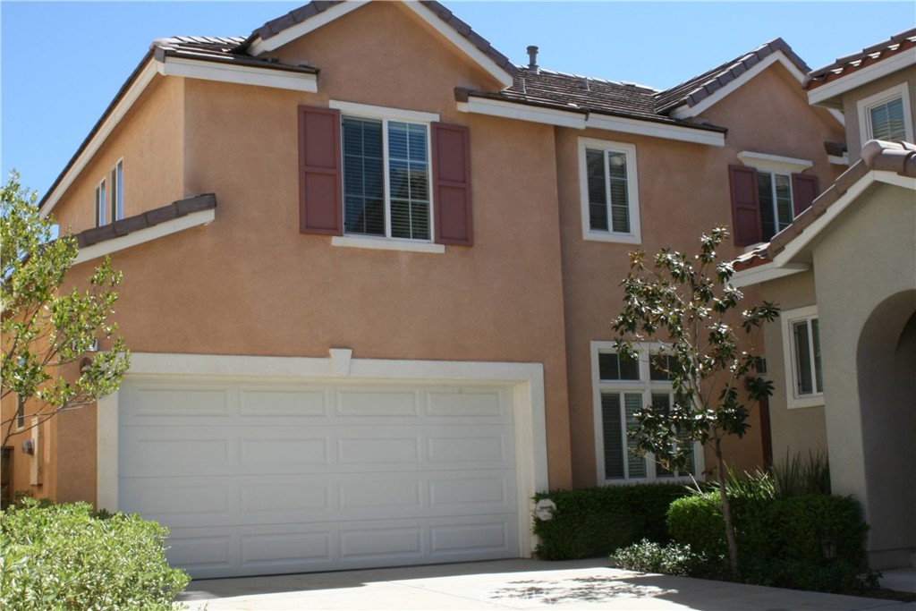 Beautiful 3-Bedroom Home for Rent in Prime Valencia Location. This well-maintained residence offers comfort, convenience, and access to top-notch community amenities. Property Features 3 Bedrooms |2.5 Bathrooms Approx. 1,700 sq. ft. of living space. Bright and open floor plan with formal dining area Private backyard patio—perfect for entertaining Family room with gas fireplace Ceiling fans in every room Central air conditioning & heating Upstairs laundry room (washer/dryer not included) 2-car attached garage + 2-car driveway. Gourmet Kitchen Includes:Gas stove & Convection oven,microwave, dishwasher.
Spacious Primary Suite Includes: Dual closets Spa-like en-suite with jacuzzi tub, separate shower, and dual vanities
Community Amenities Clubhouse with resort-style pool & jacuzzi BBQ & picnic areas Playground Beautiful park directly in front of the home.