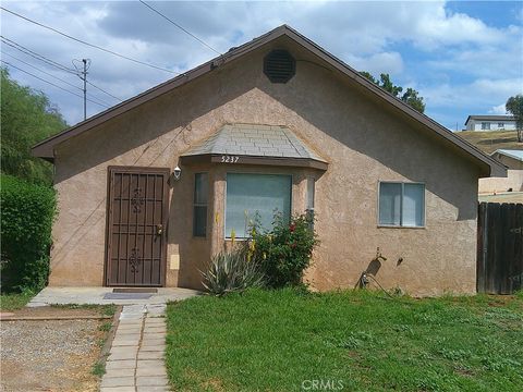 Photo of 5237 Bushnell Street, Riverside, CA 92505 (MLS # IV26071857)