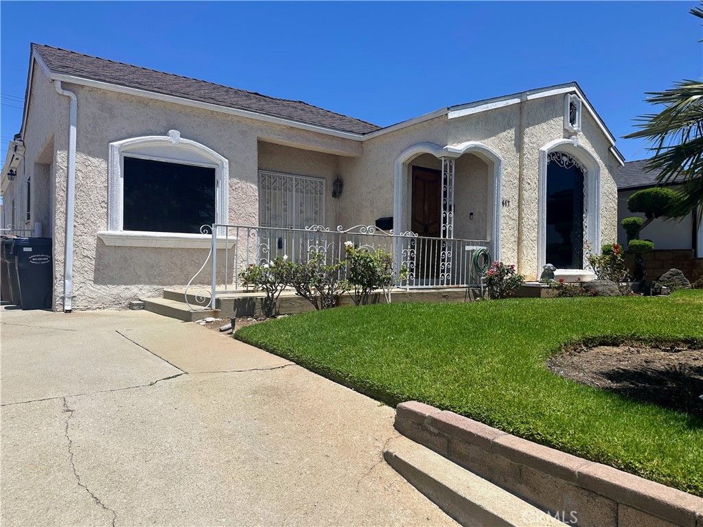 Photo of 1617 W 125th Street, Los Angeles, CA 90047 (MLS # CV26001248)