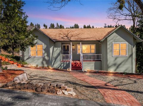 Photo of 1 Sunnyslope, Running Springs, CA 92382 (MLS # CV26029262)