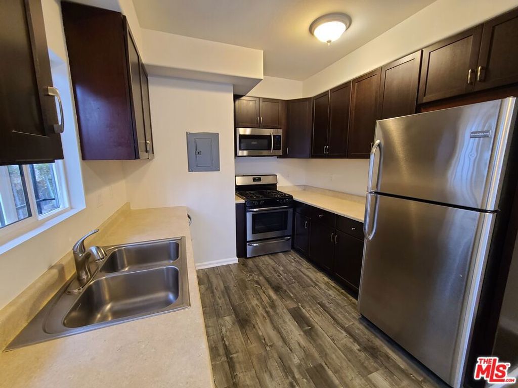 Photo of 7117 Hawthorn Avenue #2, Los Angeles, CA 90046 (MLS # 25609301)